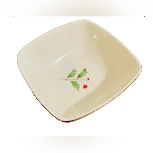 SET OF 2 LENOX HOLIDAY JOLLY BERRY COLLECTION 4.125” x 4.125” x 1.25” - Picture 3 of 15